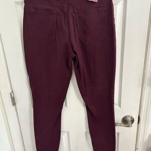 Signature by Levi Strauss Maroon Skinny Pants NWT